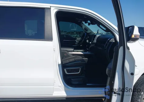 2022 Ram 1500 Laramie 4X4 5'7 Box z USA, uszkodzony, nr VIN 1C6SRFJT0NN175084